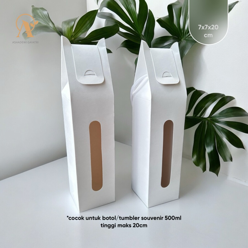 

Ashadewi Gayatri - NILE Tumbler Box / Kemasan Botol Souvernir 7x7x20cm - Ivory White