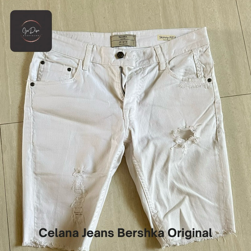 Celana Pendek Jeans Putih Bershka