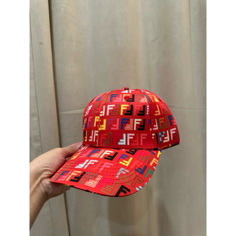 Topi Fendi