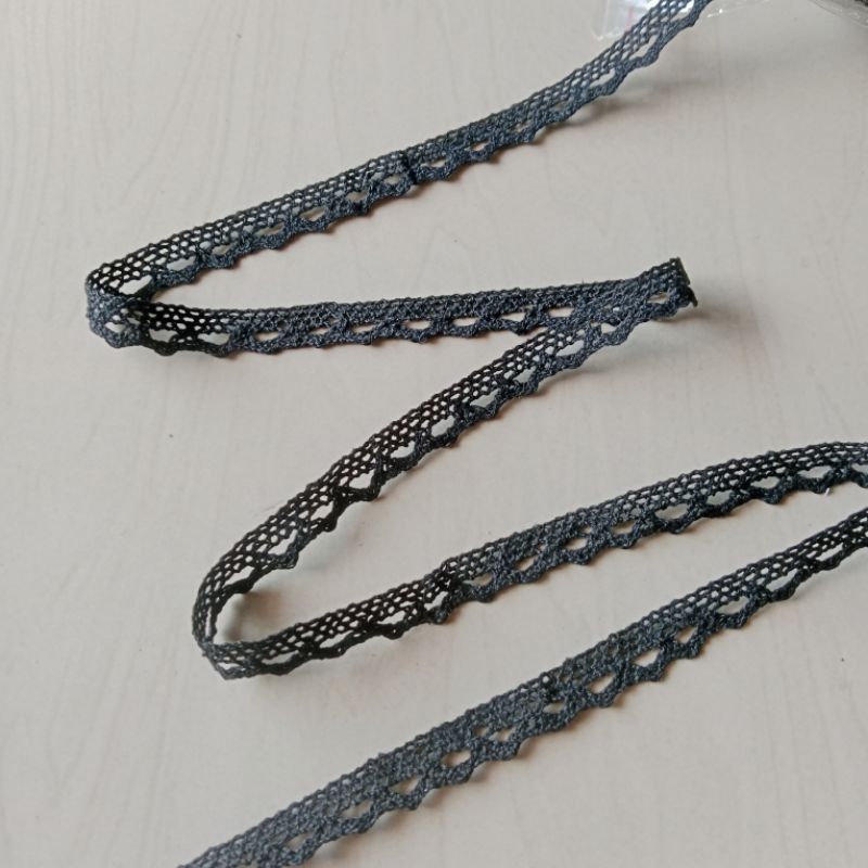 renda rajut hitam kecil