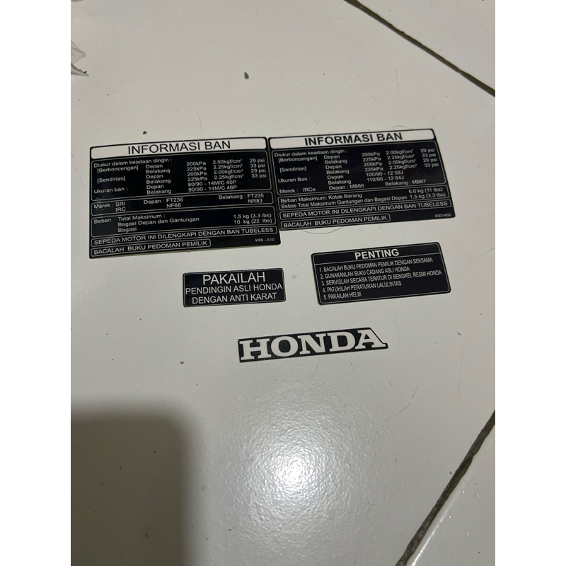 lebel informasi ban. penting. pakailah. honda