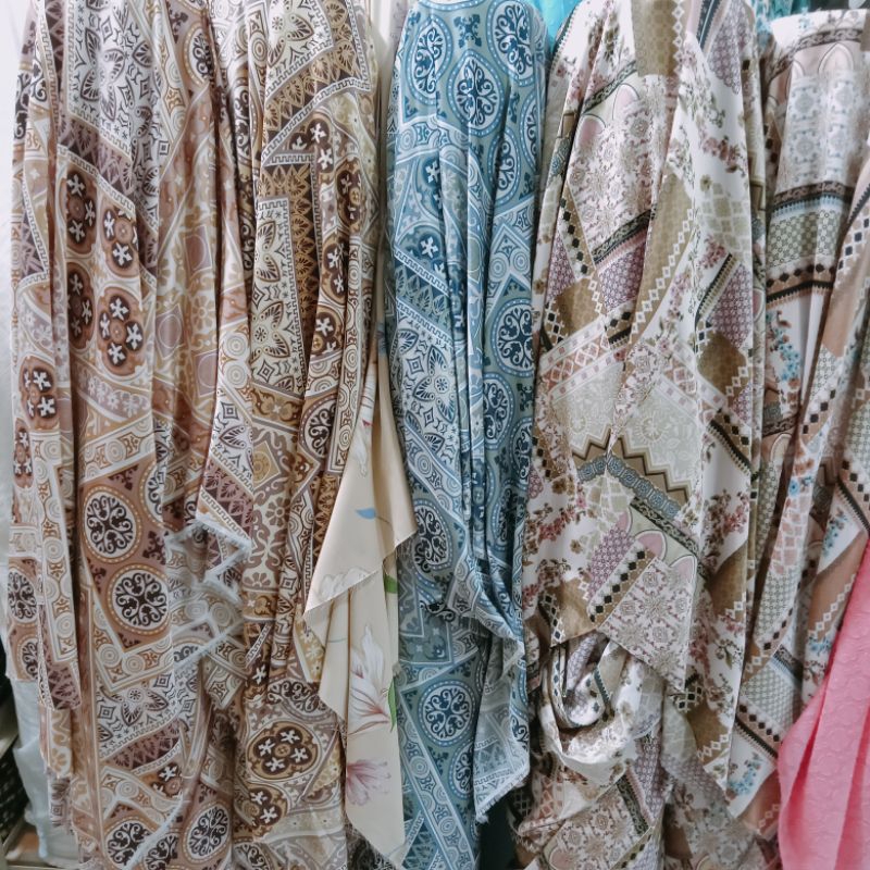 Kain Satin Silk Motif Macan - Kain Silk Maxmara - Kain Meteran Dzc | Harga Per Setengah Meter