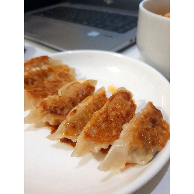 

GYOZA AYAM FROZEN CHILI OIL 10 PCS