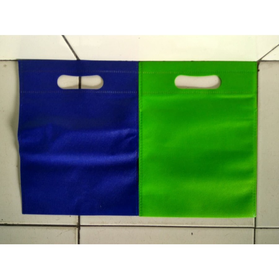 

Goodie Bag Oval Spunbond Berbagai Pilihan Ukuran