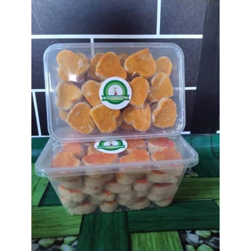 

kue kacang amor