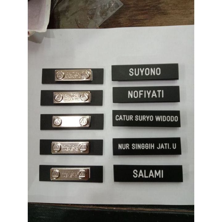 

Name Tag Hitam Doff / Name Tag Pdh/Pdl Gravo Hitam Doft Bahan Acrilik Magnet, Peniti, Paku / Nametag Custom / Name Tag Custom / Papan Nama Dada Grafir