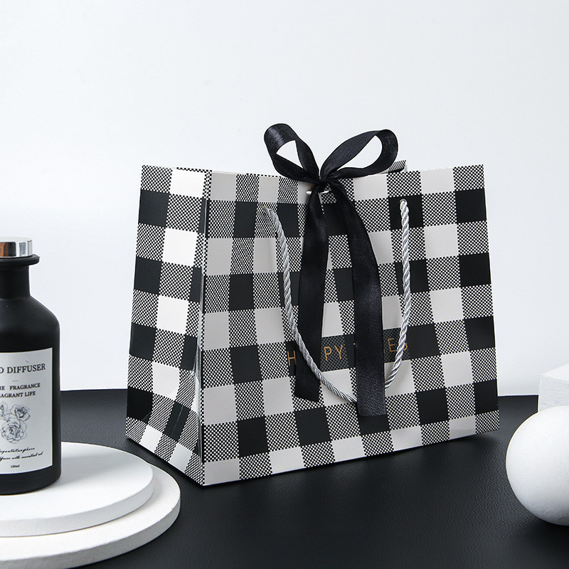 

Tas Tenteng Paperbag Plaid Black Paperbag Kotak kotak Hitam
