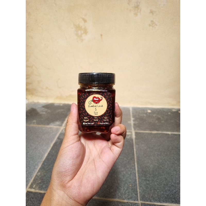 

Chili Oil By.Izz Siap Dipadukan dengan Segala Cemilan untuk Menemani Hidup Kesepianmu