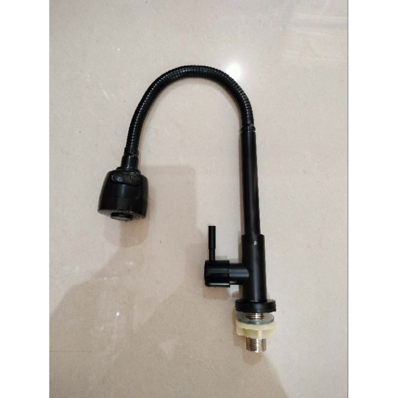 kran meja / kran cuci tangan / kran air merk Fiorentino warna hitam / kran air fleksibel