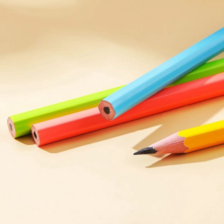 

pendek pensil tulis dengan berbagai warna q U3P2