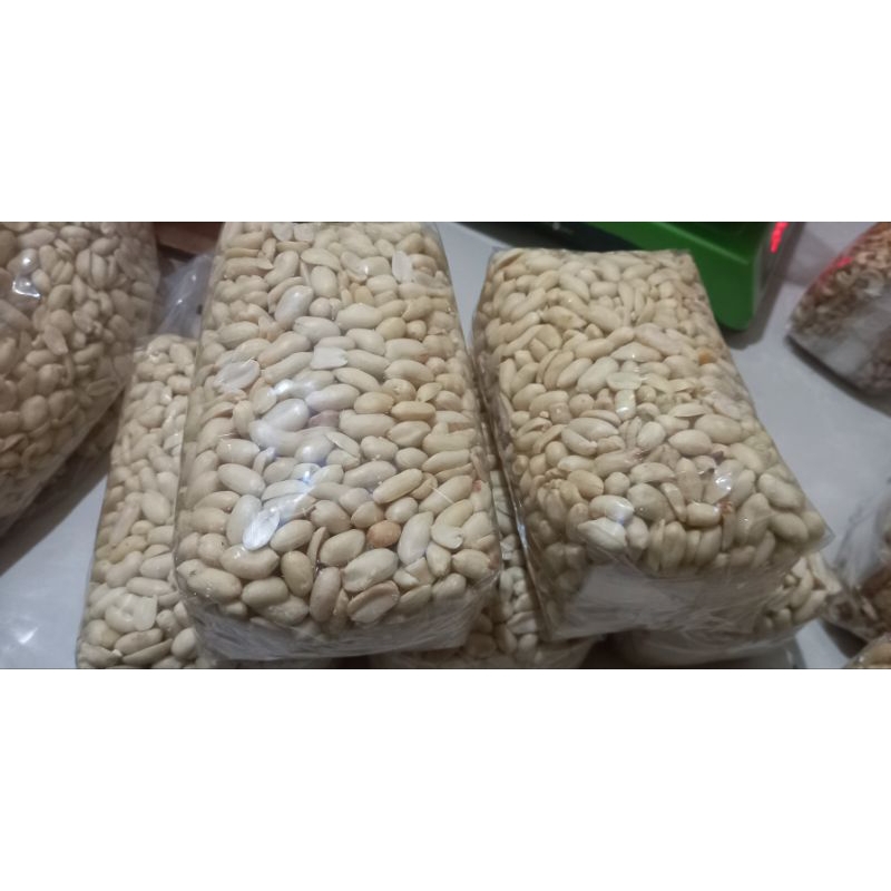 

kacangkupas mentah berat 1kg ukuran 25/29(JUMBO)