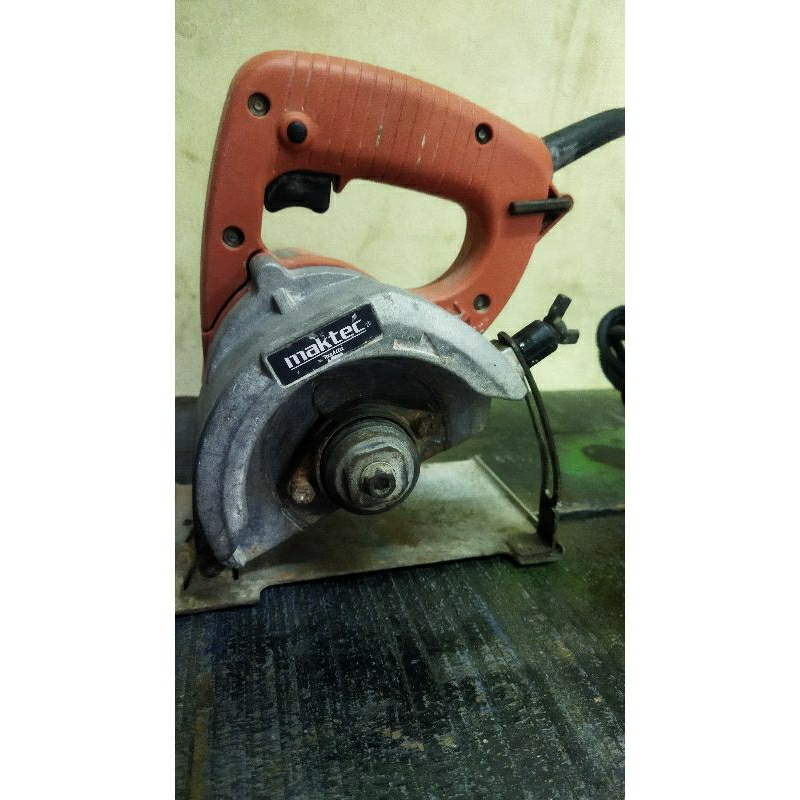 Potongan Keramik Maktec MT410.