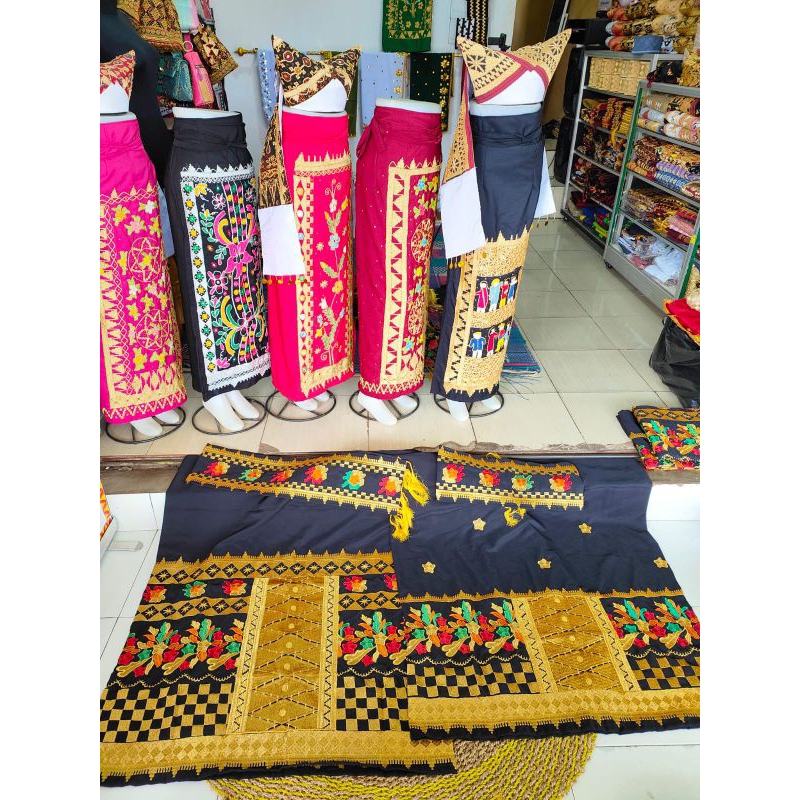 

Set Tapis Bordir Motif Sultan & Barongsong