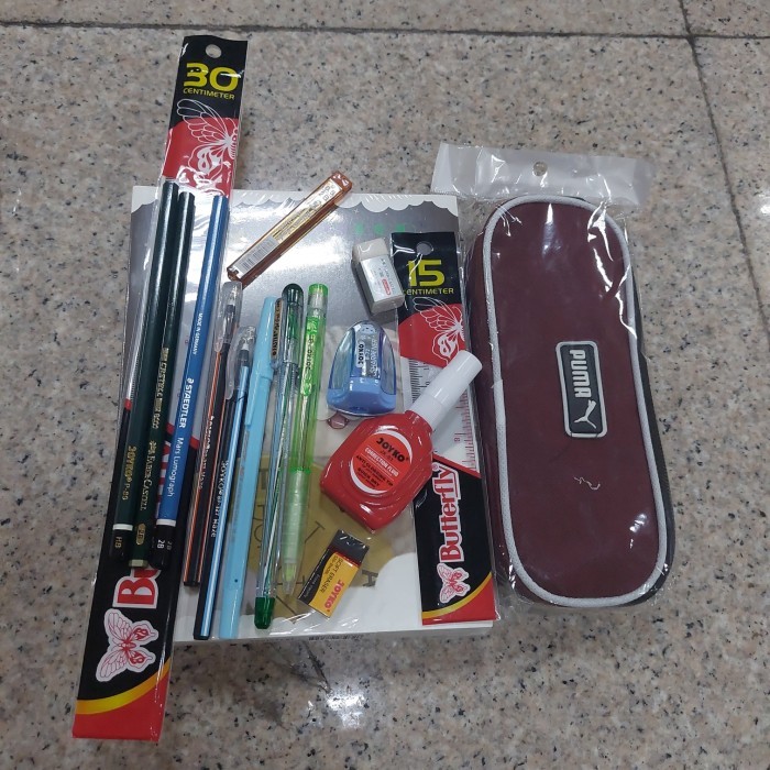 

paket alat tulis lengkap 1 pak sidu 38 lembar patlot m2000 1 pcs pencil warna joyko 1 pak isi 12 warna pencil cair ipen 1 pcs pencil castello 1 pcs pengahapus kecill 1 pcs bolpenku 1 pcs tas pencil 1 pcs pencil m2000 1 pcs