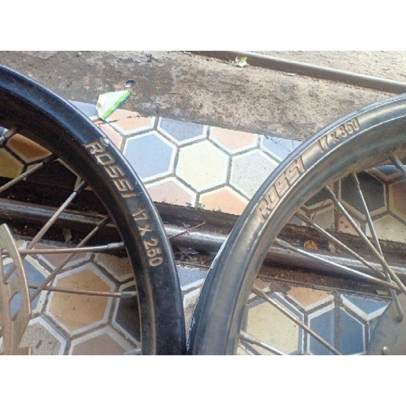 Velg V Rossi Velg jari jari 250 350 ring 17 LINGKARAN ONLY YA BRO