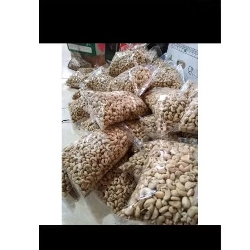 

Kacang Mede mentah , gurih , siap digoreng