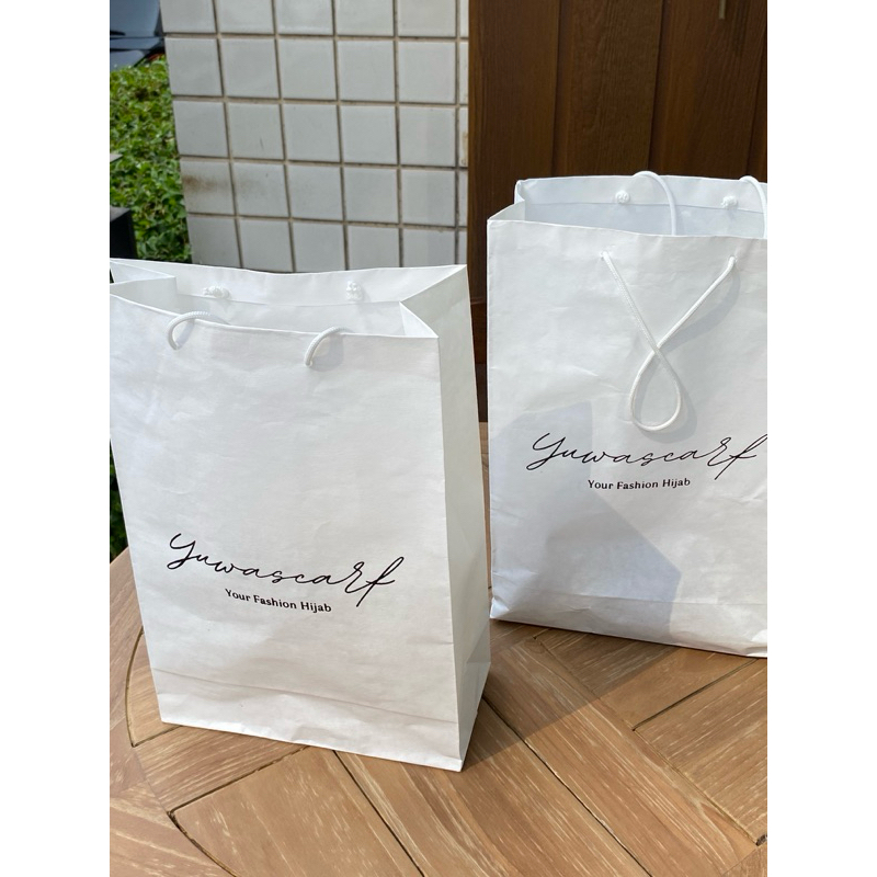 

Exclusive Paperbag Yuwascarf