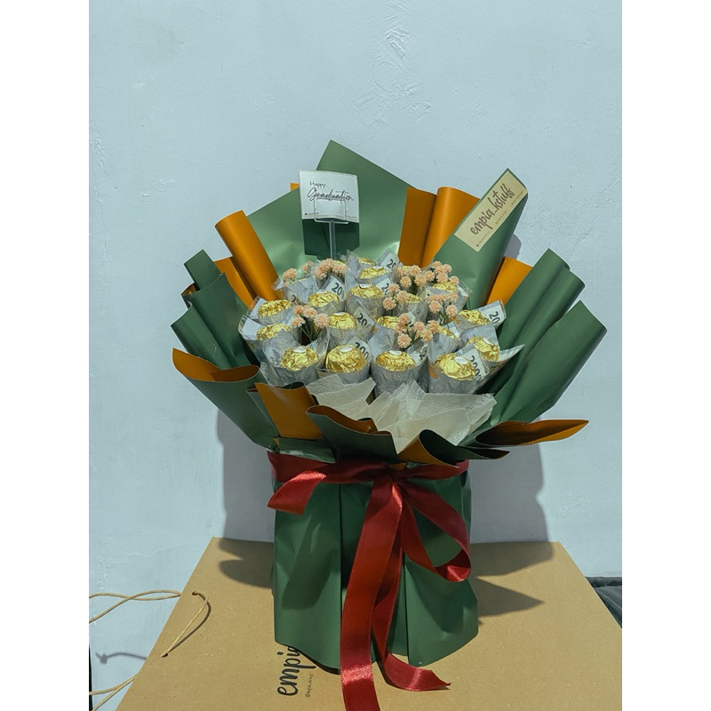 

BUKET COKLAT FERRERO ROCHER UANG WISUDA GRADUATION ULANG TAHUN