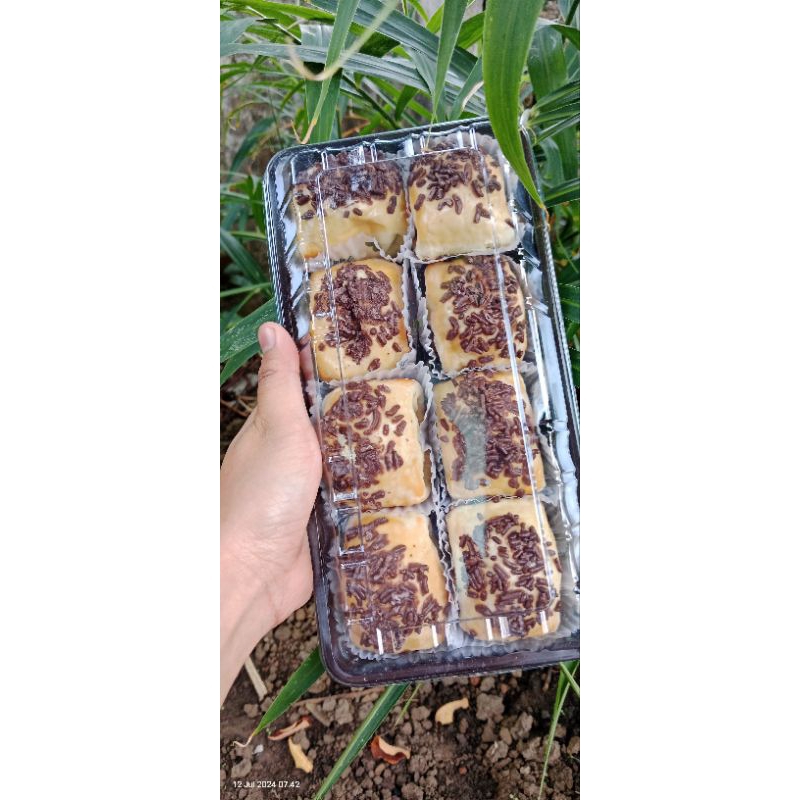 

Bolen pisang premiun/bolen ekonomis/cokelat pisang/isi 8pcs/ harga ekonomis rasa fantastis