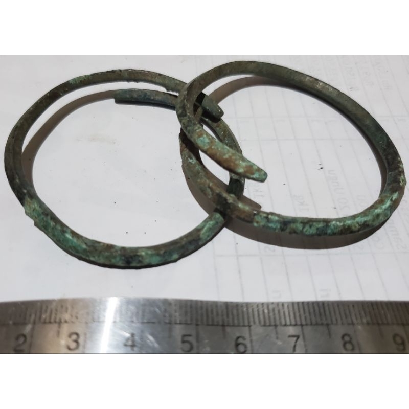 2  biji gelang perunggu  kaca temuan sungai u koleksi asli kuno perhiasan