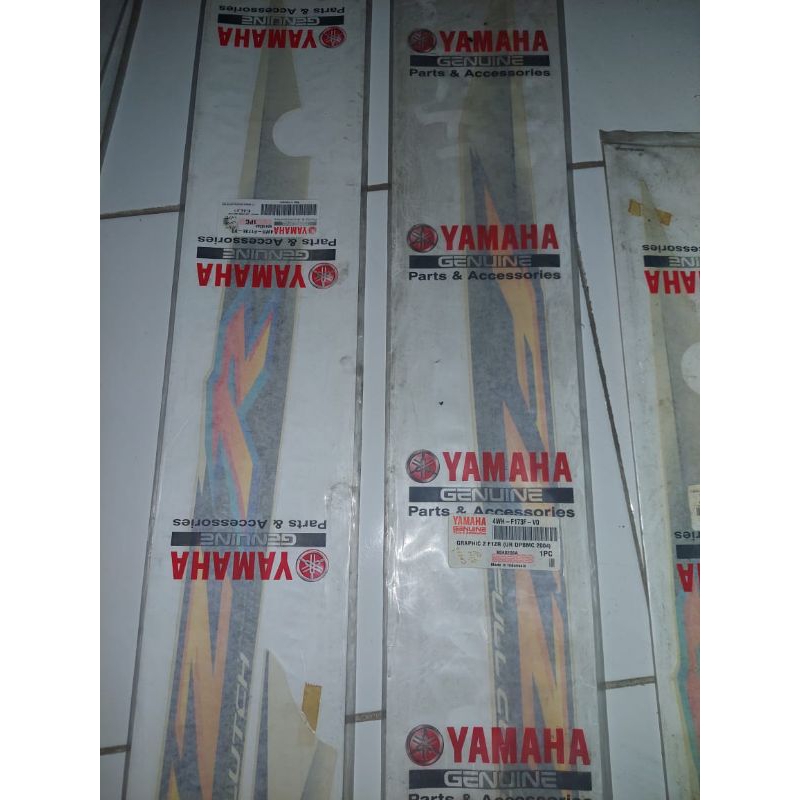 stiker fizr f1zr  2004 biru putih stripping fizr f1zr 2004 biru putih