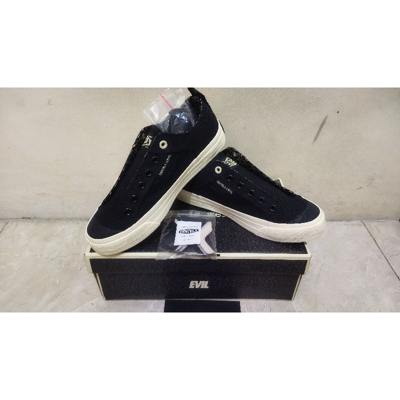 Sepatu Ventela Evil x Papa Gading