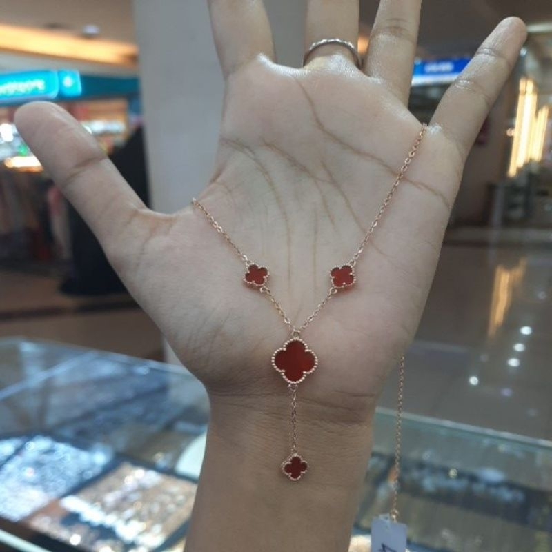 kalung model vca maroon