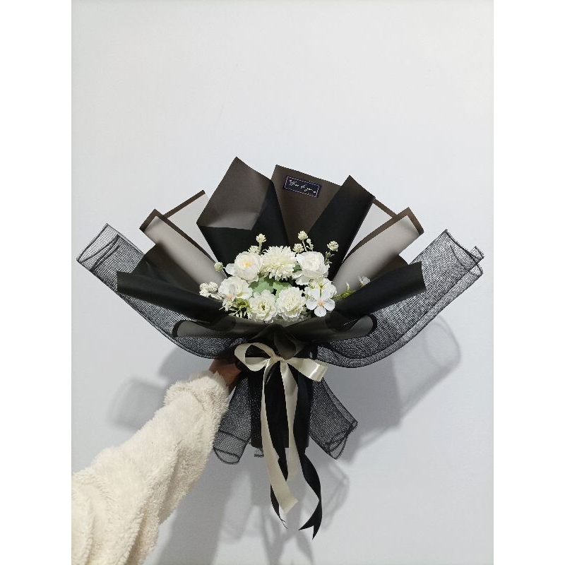 Buket Bunga Hitam Putih