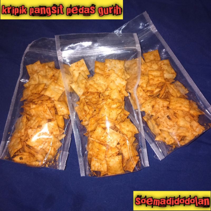

keripik pangsit pedas gurih daun jeruk ukuran plastik 12x20