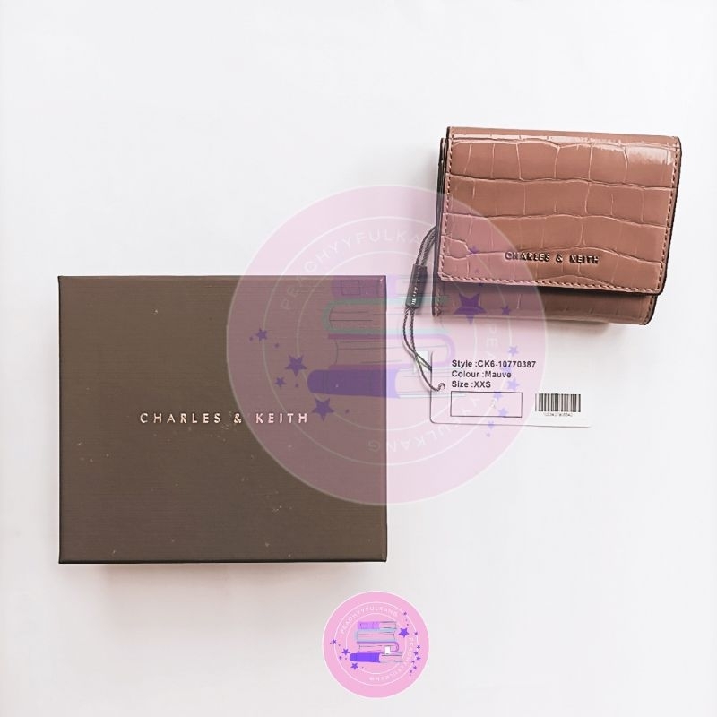 LIKE NEW Charles and Keith Purse - Card holder