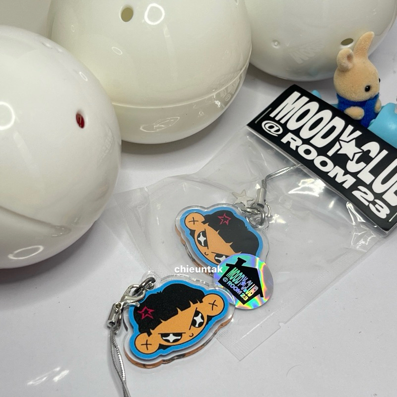 moody club x room23 phonecharm (gashapon)