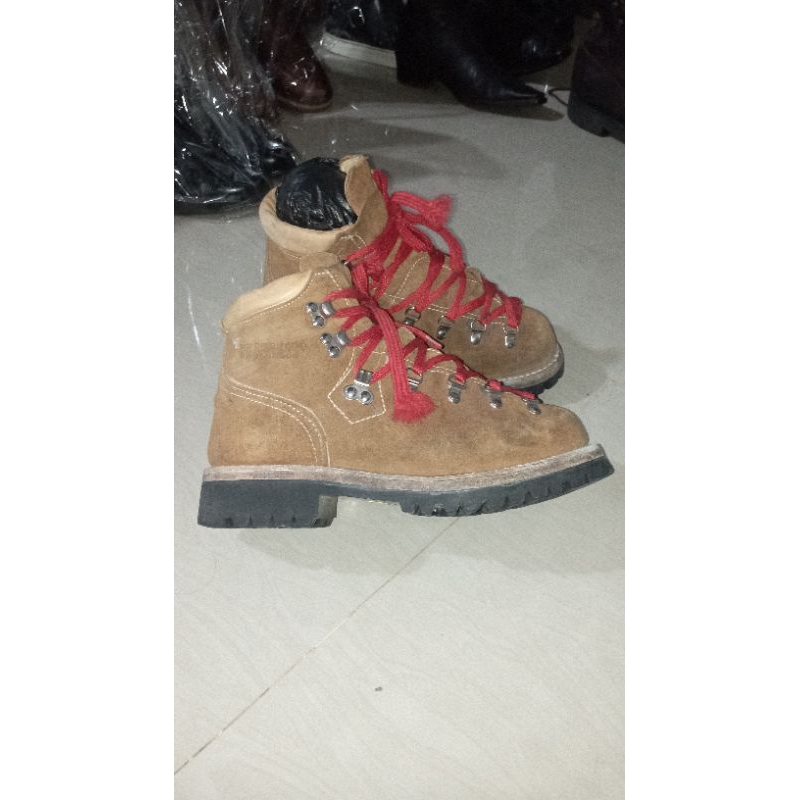 HIKING VINTAGE BOOTS ORIGINAL FULL LEATHER BY WILDERNESS STYLE 02082 SZ 8,5M/39