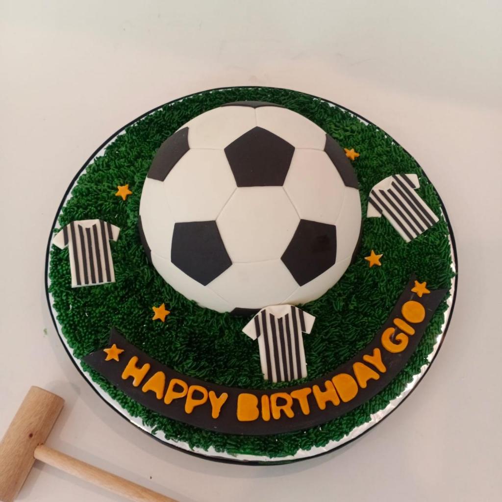 

Kue Ulang Tahun/Birthday Cake/Pinata Ulang Tahun Tema Bola/Pinata