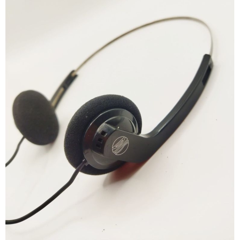 vintage walkman old fashioned headphone
