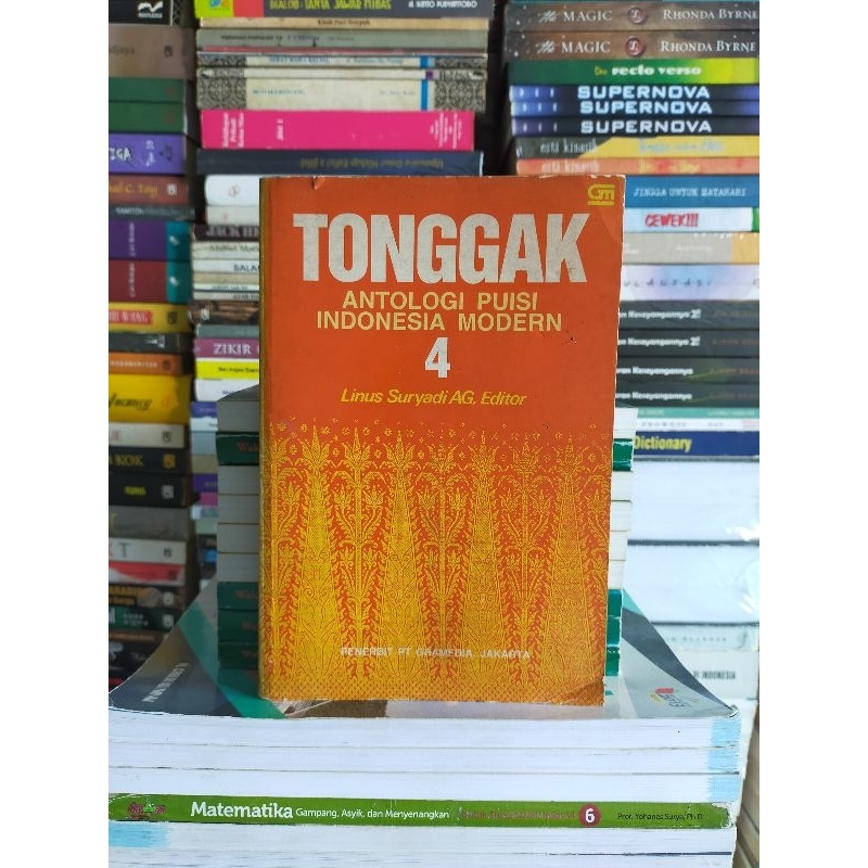 Buku Original : TONGGAK Antologi Puisi Indonesia Modern 4