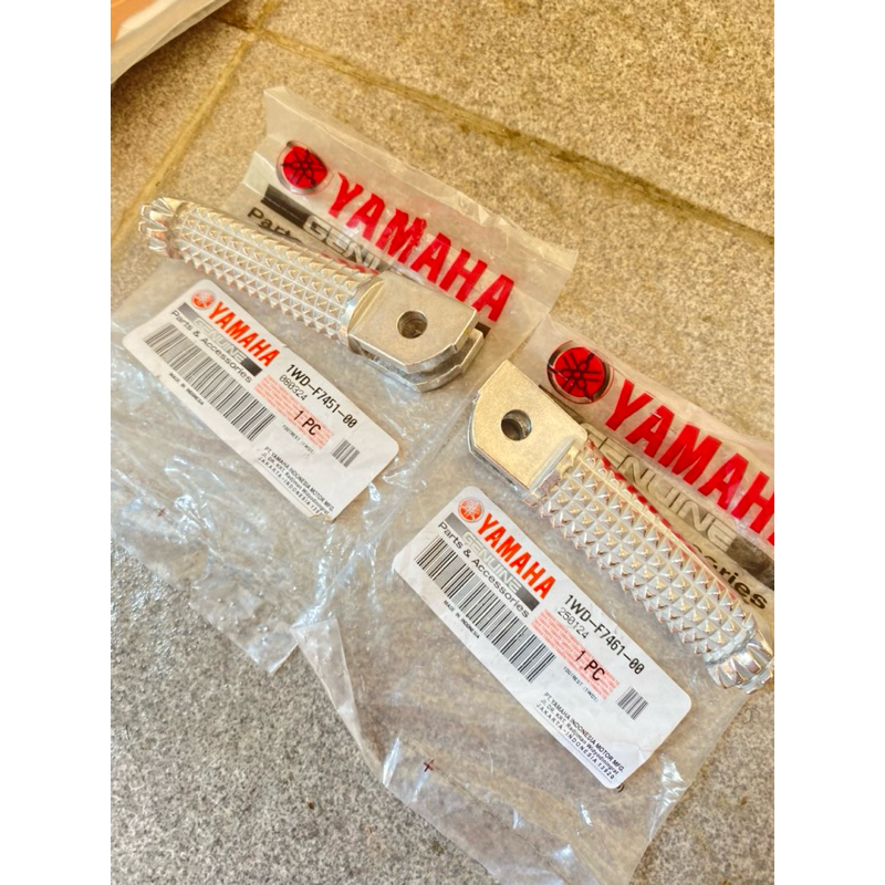 Footrest Footstep Postep Pijakan Kaki Depan R25 R 25 MT25 R15 MT15 Original