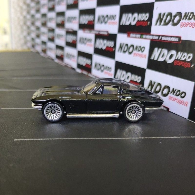 Hot Wheels '64 Corvette Stingray Black New Loose Giftpack 2022 The Batman