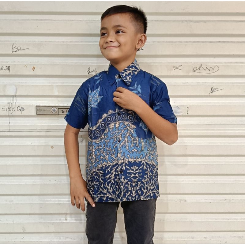 Fatih Batik Medan Batik Anak Laki-Laki Lengan Pendek Biru Dongker Bahan Katun CP9476