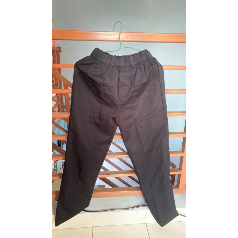 PRELOVED CELANA HITAM