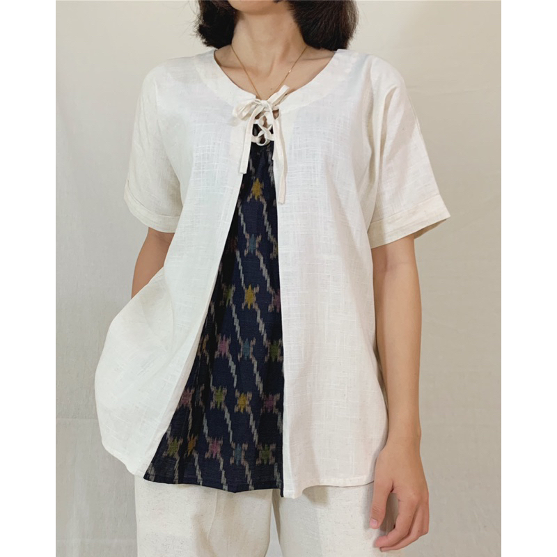 SAGARA Chira Blouse Wanita (Kombinasi Linen & Tenun Endek Bali)