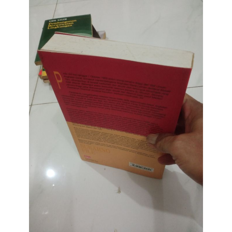SUKARNO FILE KRONOLOGI SUATU KERUNTUHAN-ANTONIE CA DAKE-E1