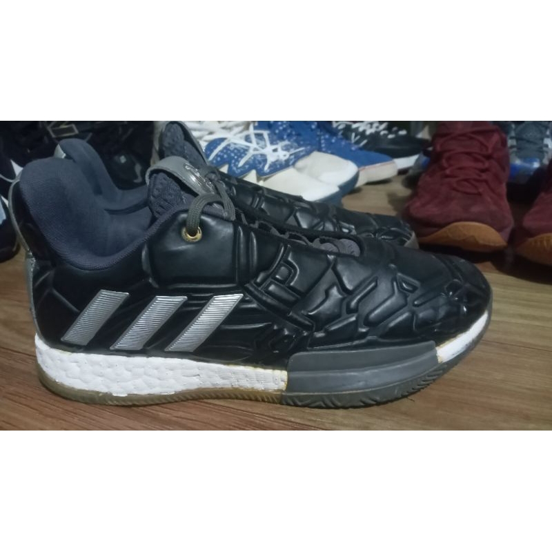 sepatu basket/voli adidas