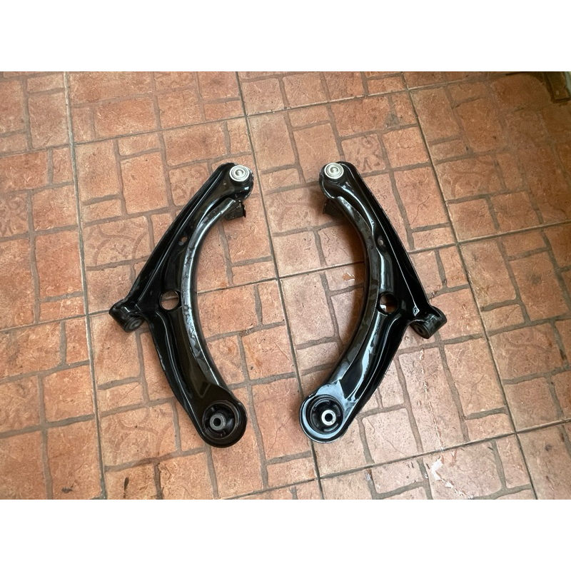 lower arm Honda mobilio