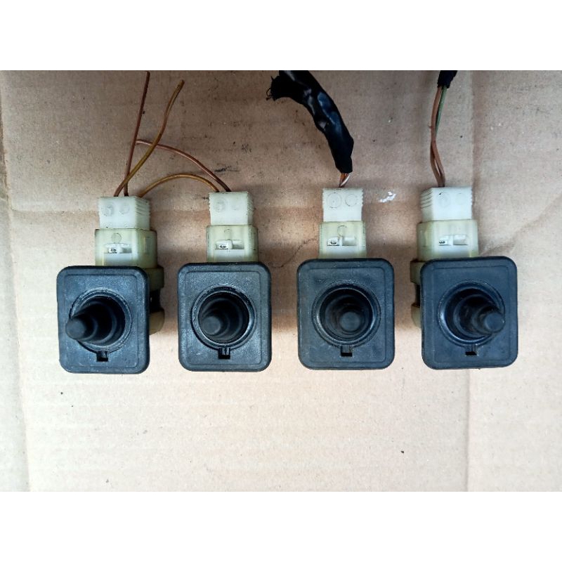 Switch pintu Mercedes A140