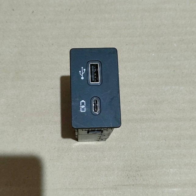 modul Port usb output charger mobil nissan original
