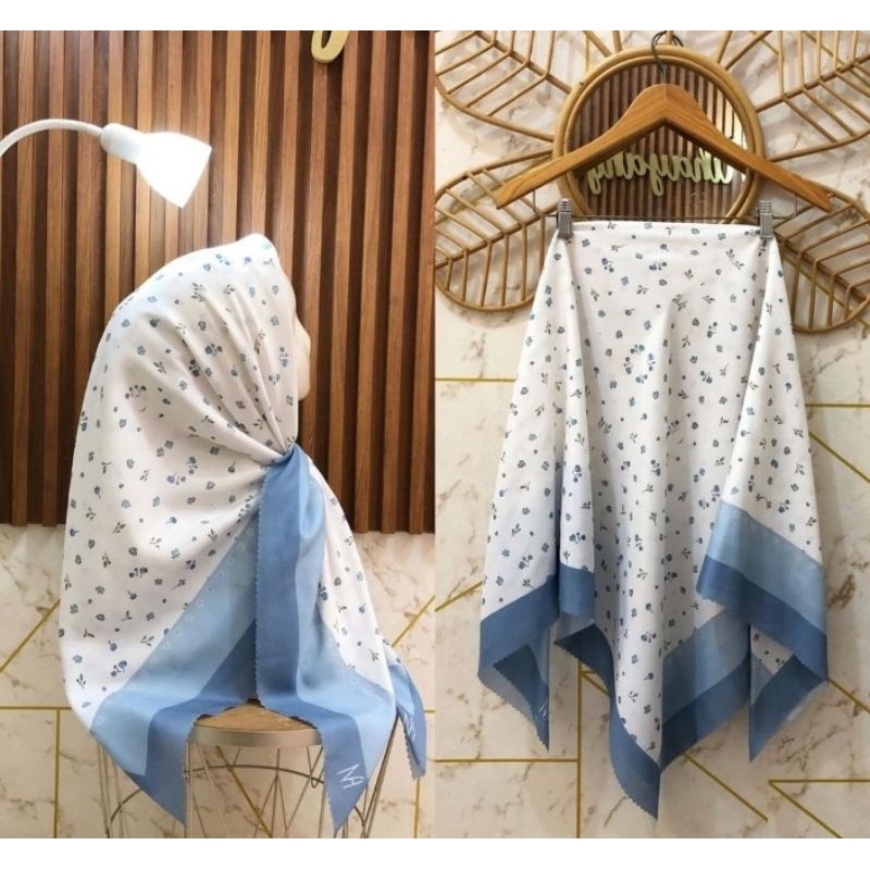 HIJAB SEGI EMPAT VOAL MOTIF SUBLIME KODE 267 PUTIH BIRU