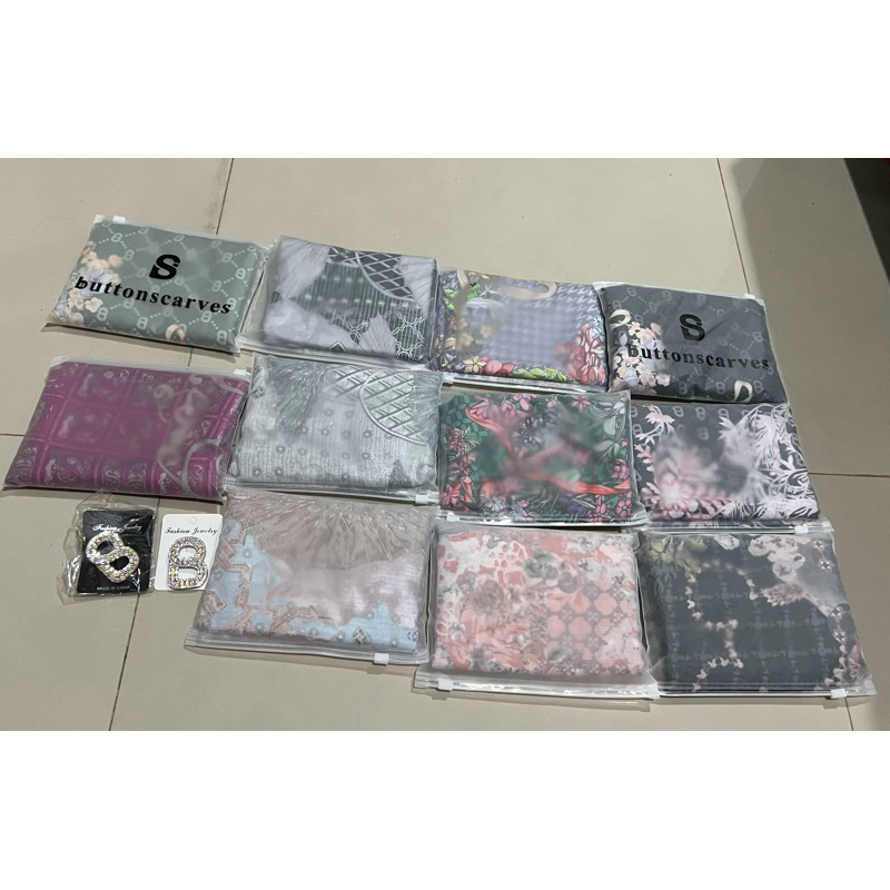 Hijab Jilbab Segiempat Buttonscarves BS Series dan Brooch Ring Bros (Not Ori)