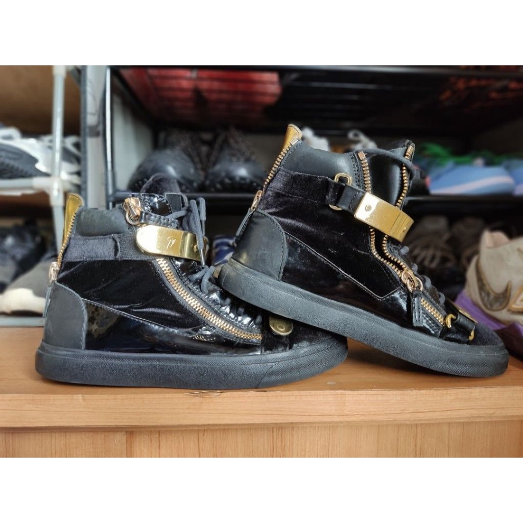 Sepatu Giuseppe Zanotti Black Gold