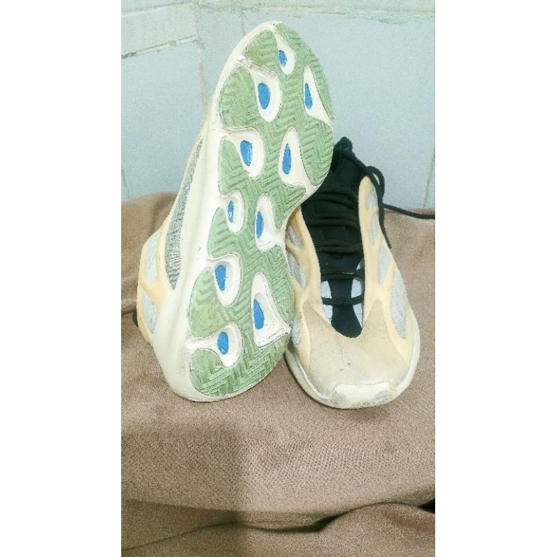 Sepatu Sneakers Adidas Yeezy 700 Azael Size 44