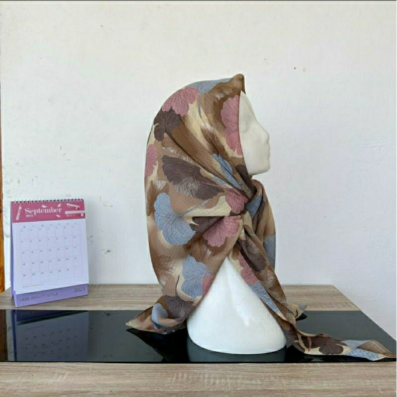 Hijab / Scarf / hijab voal / kerudung / segi empat / pashmina / hijab instan / hijab instant / syal 